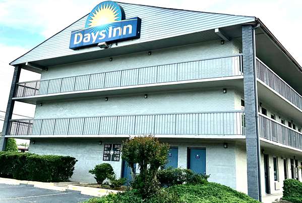 Exterior view - Days Inn Northlake Charlotte - I-77, Exit 16A