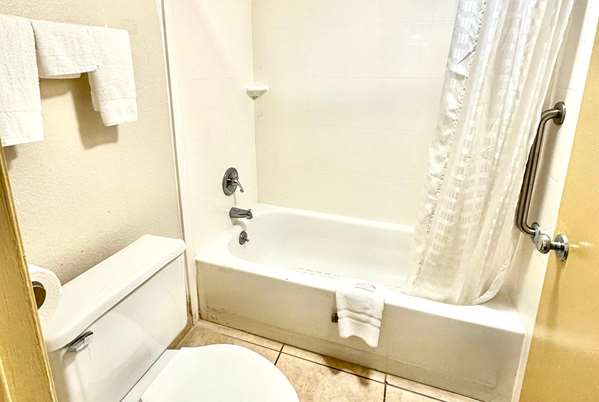  - Days Inn Northlake Charlotte - I-77, Exit 16A