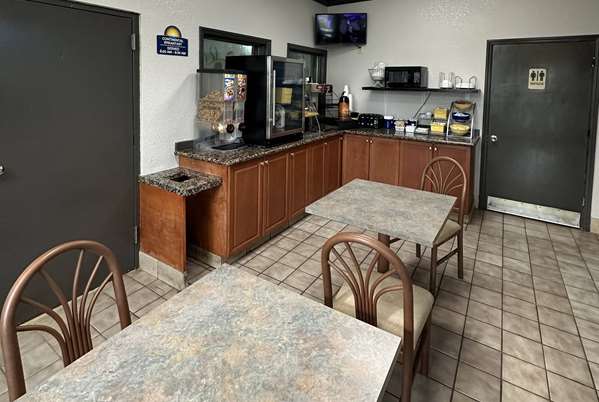 - Days Inn Northlake Charlotte - I-77, Exit 16A