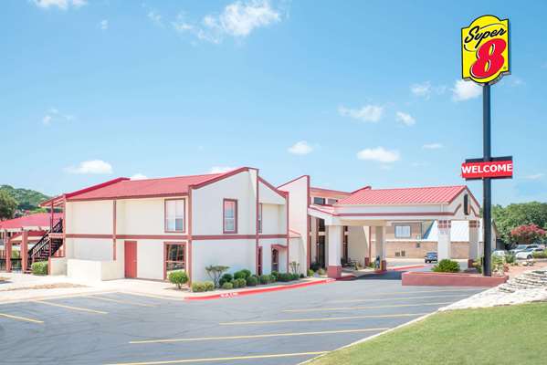 Exterior view - Super 8 Motel Kerrville - I-10, Exit 508