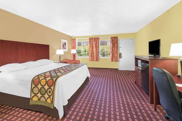 Suite - Super 8 Motel Kerrville - I-10, Exit 508