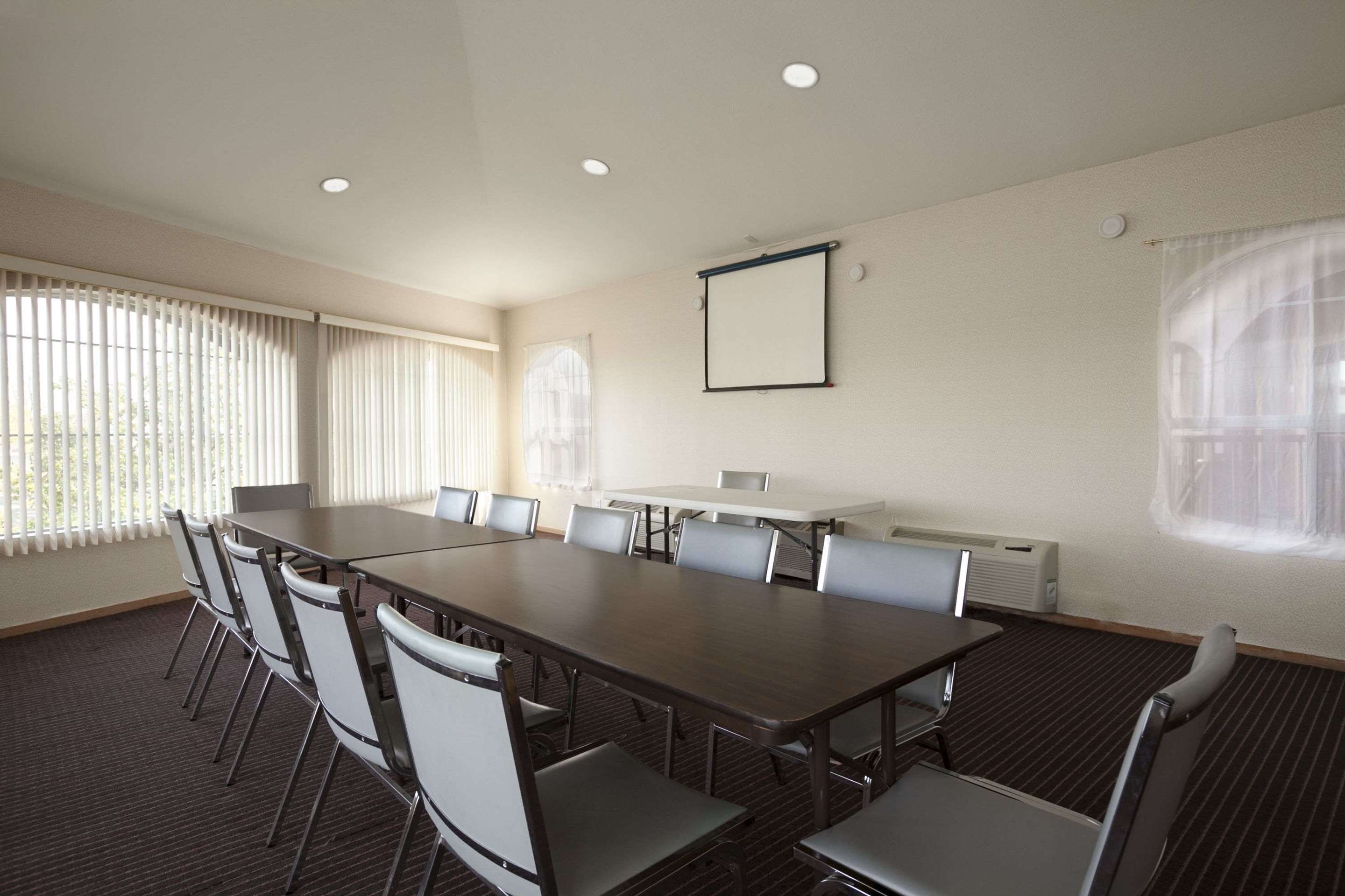 Meeting Room | Days Inn by Wyndham Rocklin/Sacramento