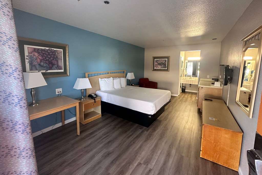 DAYS INN BY WYNDHAM ROCKLIN/SACRAME-guestroom-Guest Room,On-Site.jpg
