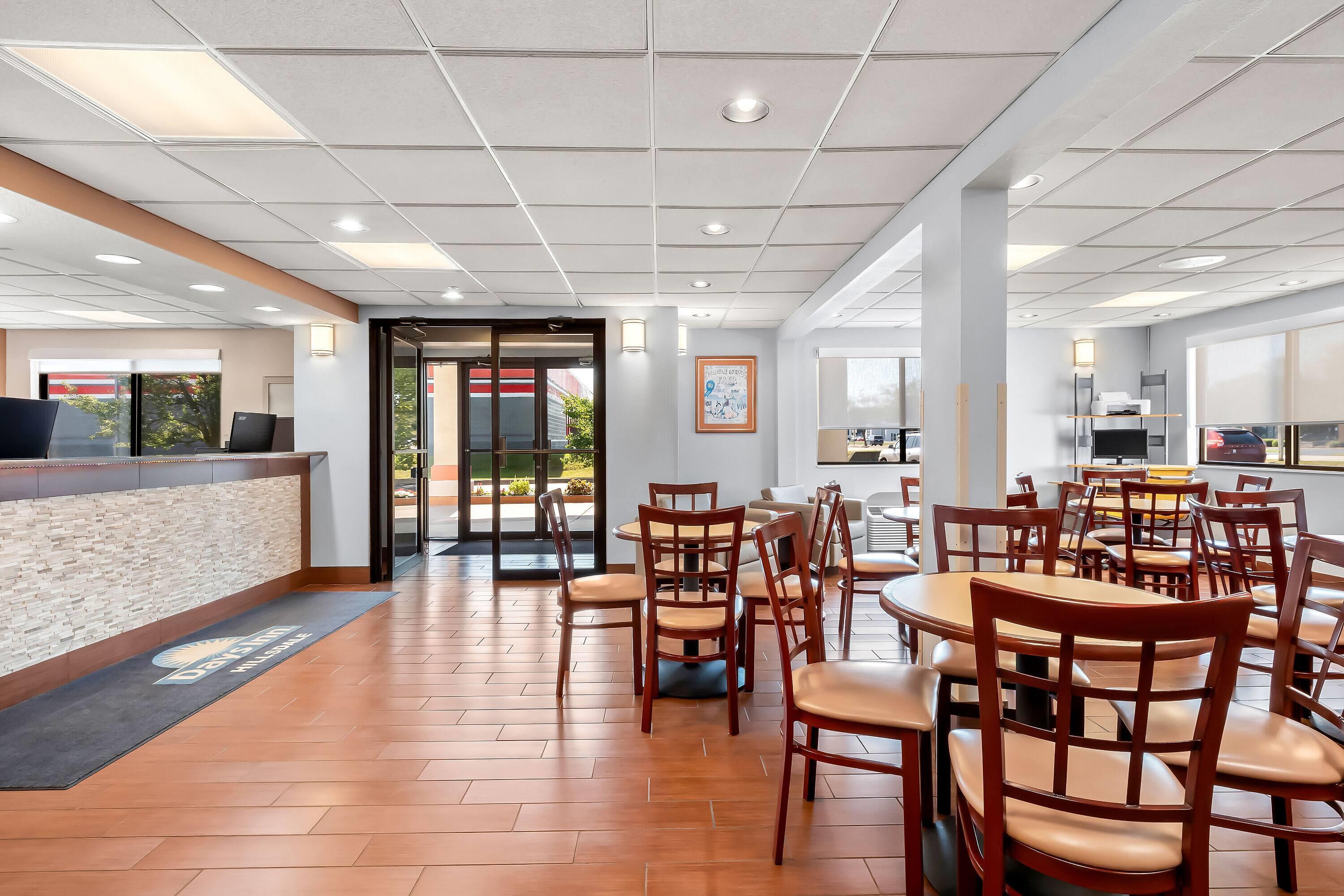 Lobby | Days Inn by Wyndham Hillsdale