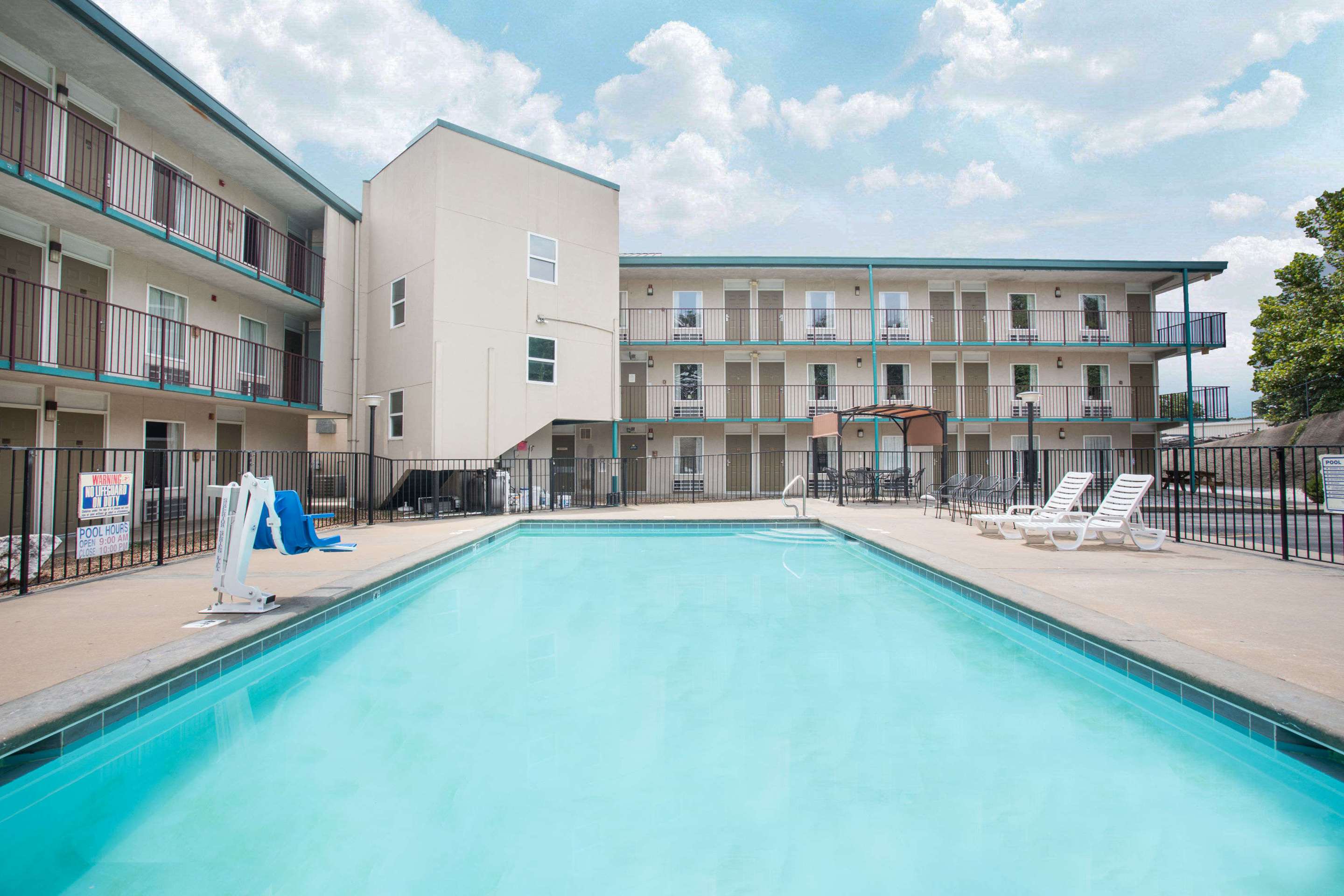 Pool | Days Inn by Wyndham Harrison