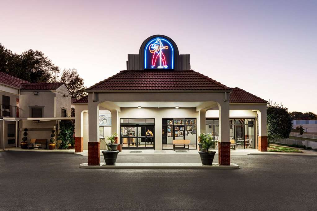 Days Inn Memphis at Graceland