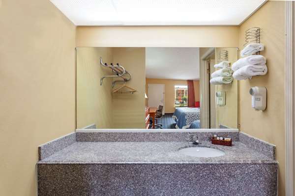  - Days Inn Sycamore Memphis - I-40, Exit 12