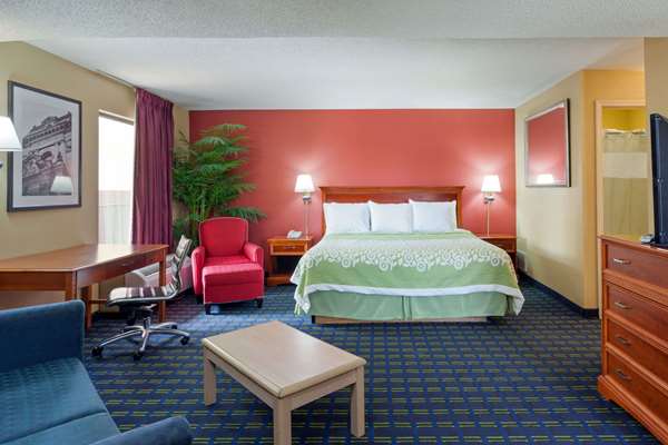 Suite - Days Inn Sycamore Memphis - I-40, Exit 12