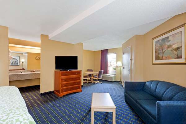 Suite - Days Inn Sycamore Memphis - I-40, Exit 12