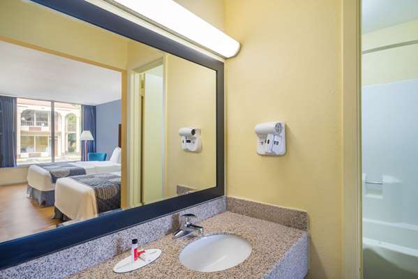  - Days Inn Statesville - I-40, Exit 151