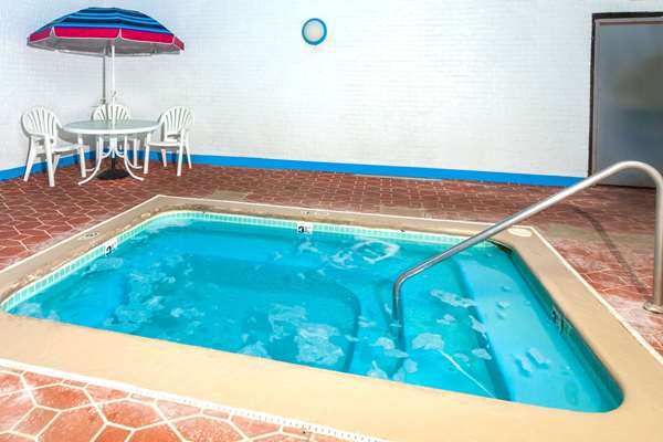 Pool - Days Inn Portage - I-94, Exit 19