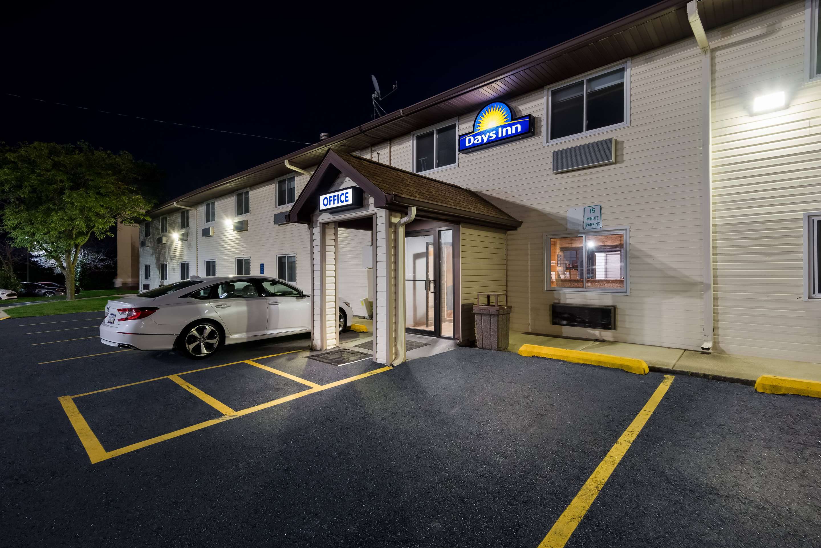 Exterior | Days Inn by Wyndham Ankeny - Des Moines