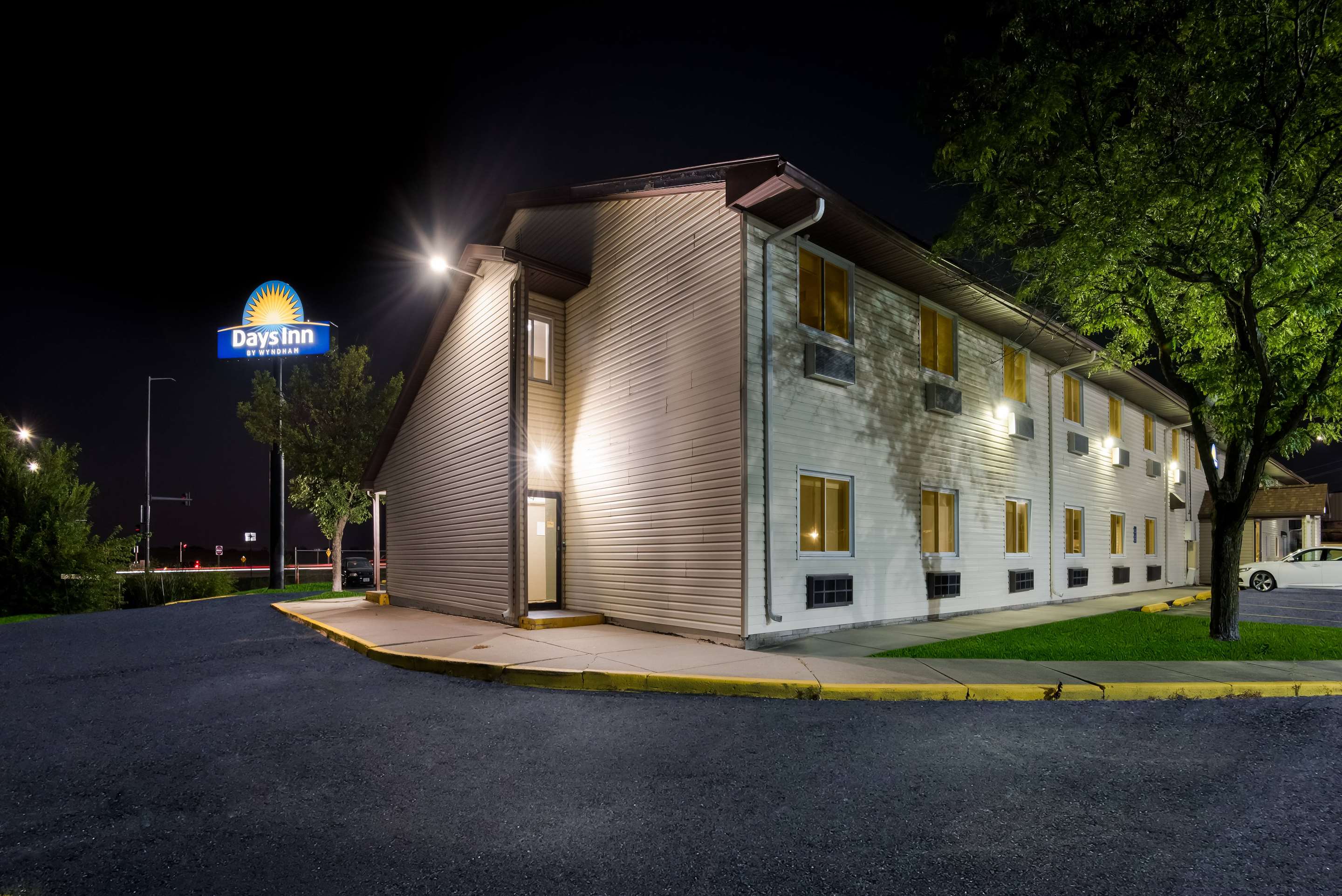 Exterior | Days Inn by Wyndham Ankeny - Des Moines