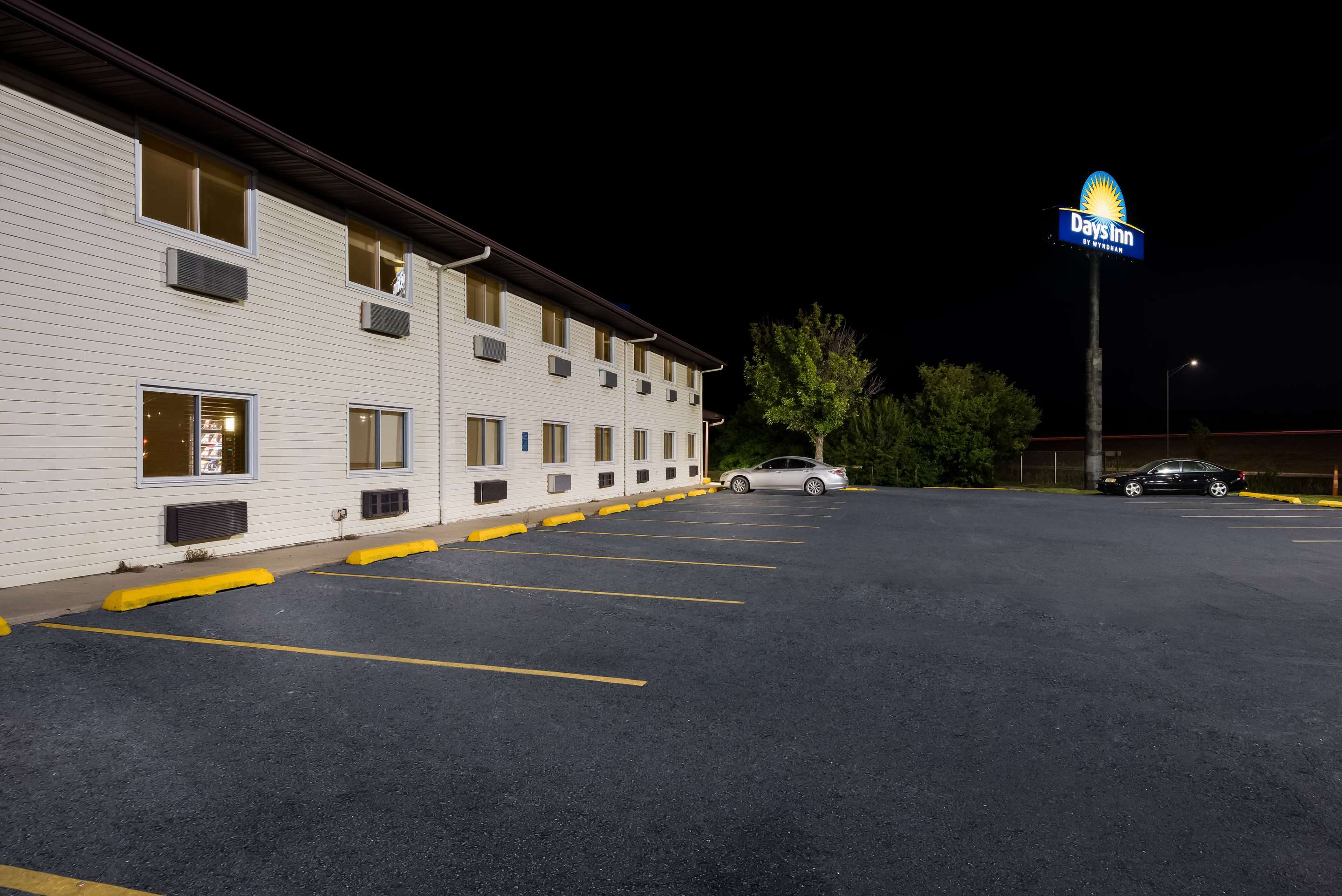 Exterior | Days Inn by Wyndham Ankeny - Des Moines