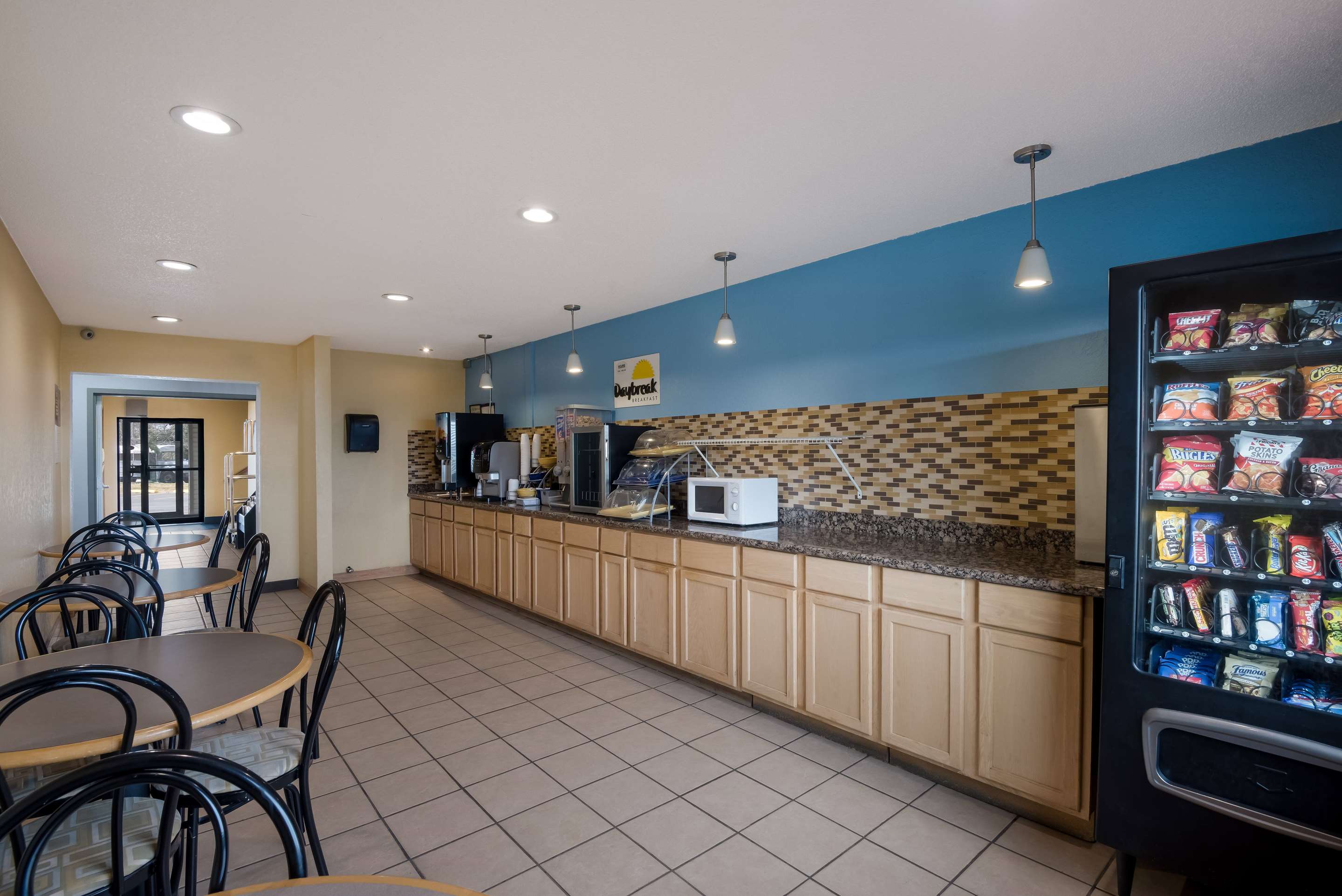 Breakfast Area | Days Inn by Wyndham Ankeny - Des Moines