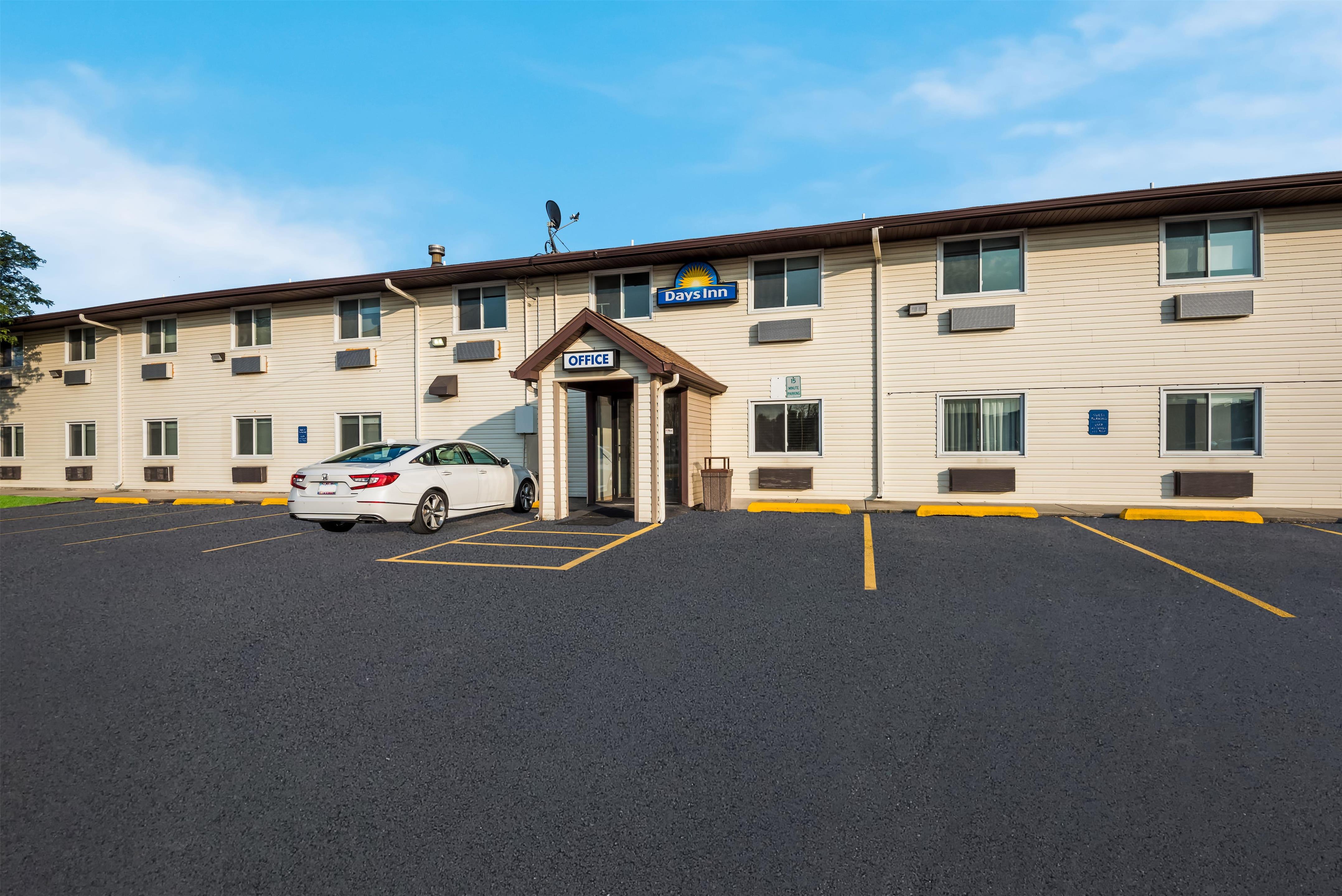 Exterior | Days Inn by Wyndham Ankeny - Des Moines