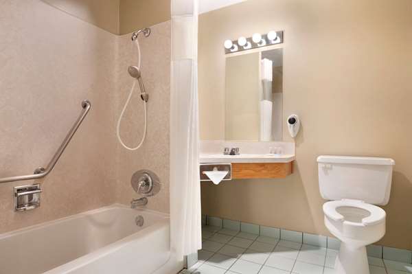  - Days Inn Harbourside Nanaimo