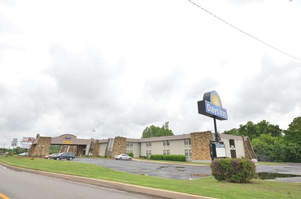 Exterior view - Days Inn South Tulsa