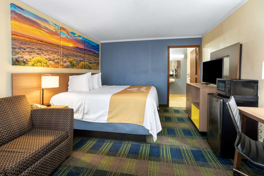 DAYS INN ALAMOGORDO/WHITE SAND-guestroom-Guest Room,On-Site.jpg
