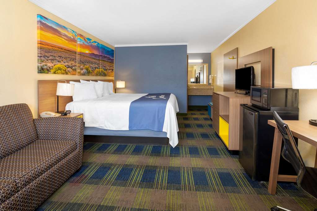 DAYS INN ALAMOGORDO/WHITE SAND-guestroom-Guest Room,Suite,On-Site.jpg