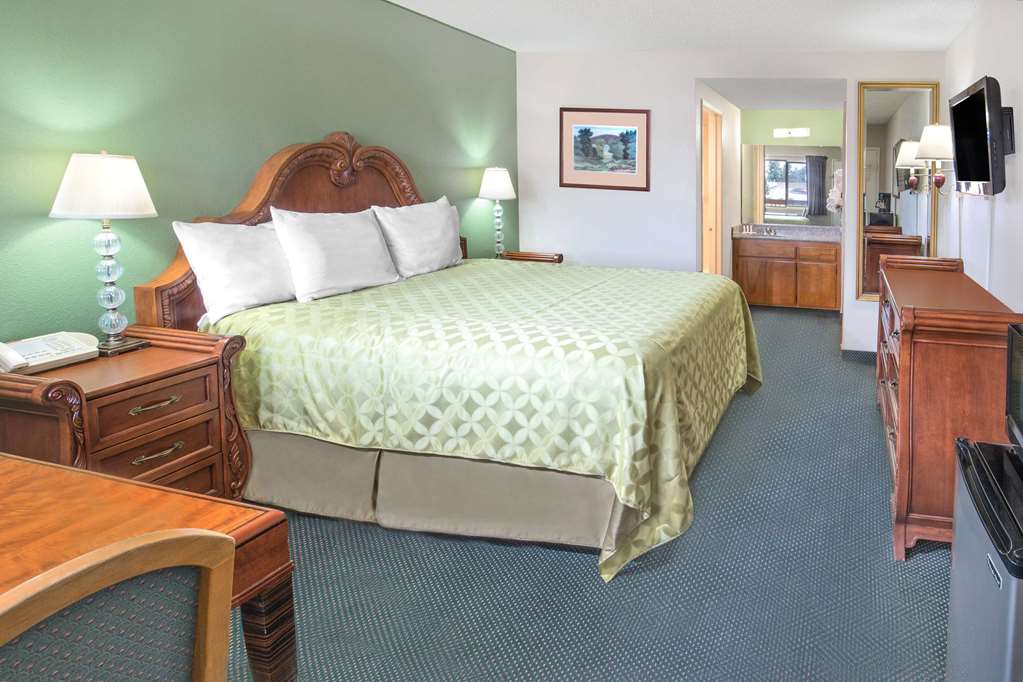 Days Inn by Wyndham Ontario Airport - Tap to explore photos