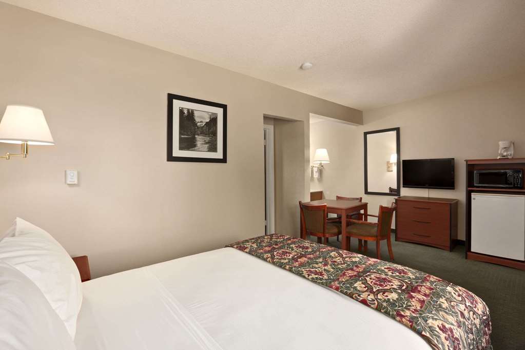 DAYS INN BY WYNDHAM CORTEZ-guestroom-Guest Room,Suite,On-Site.jpg