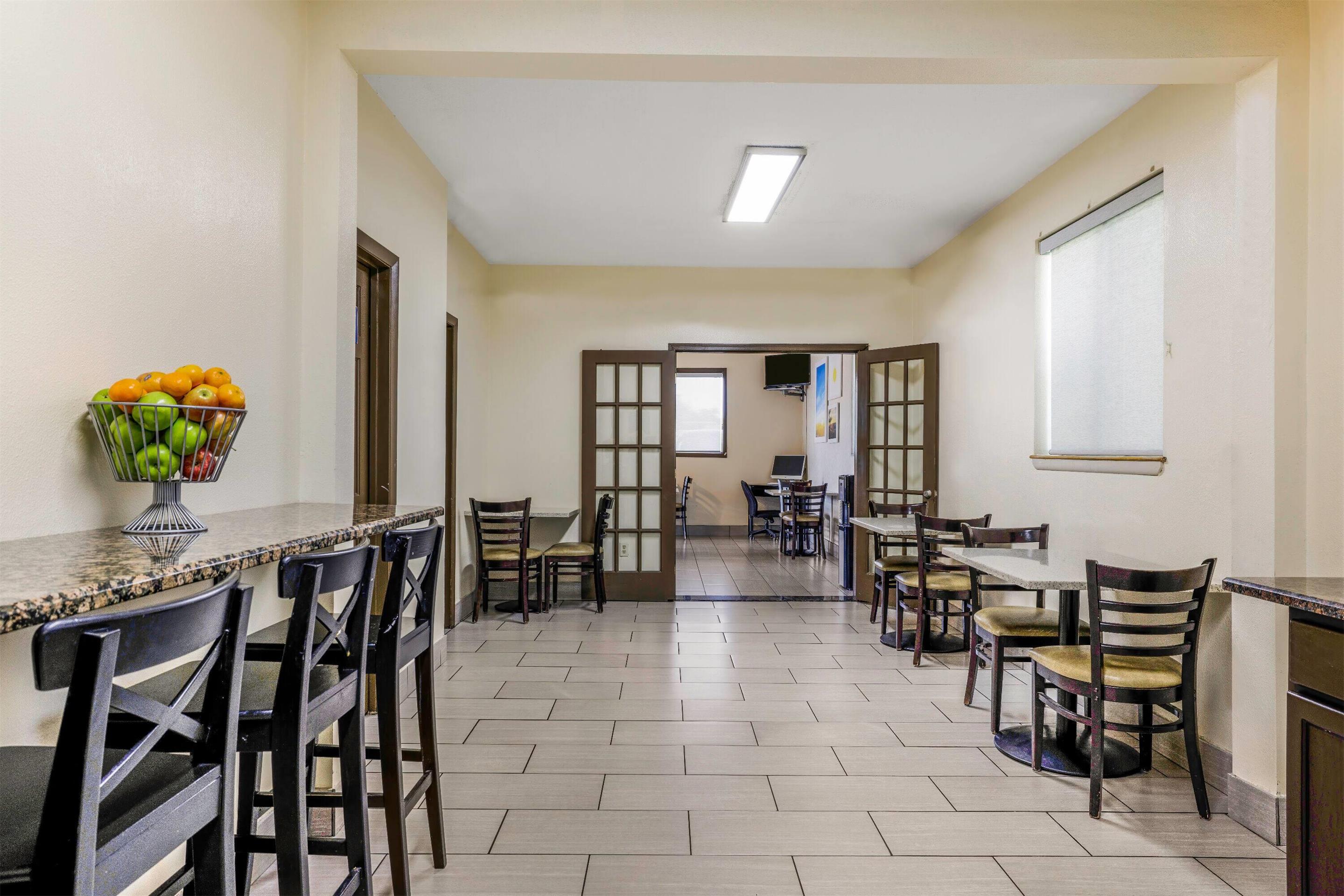Breakfast Area | Days Inn by Wyndham Cortez