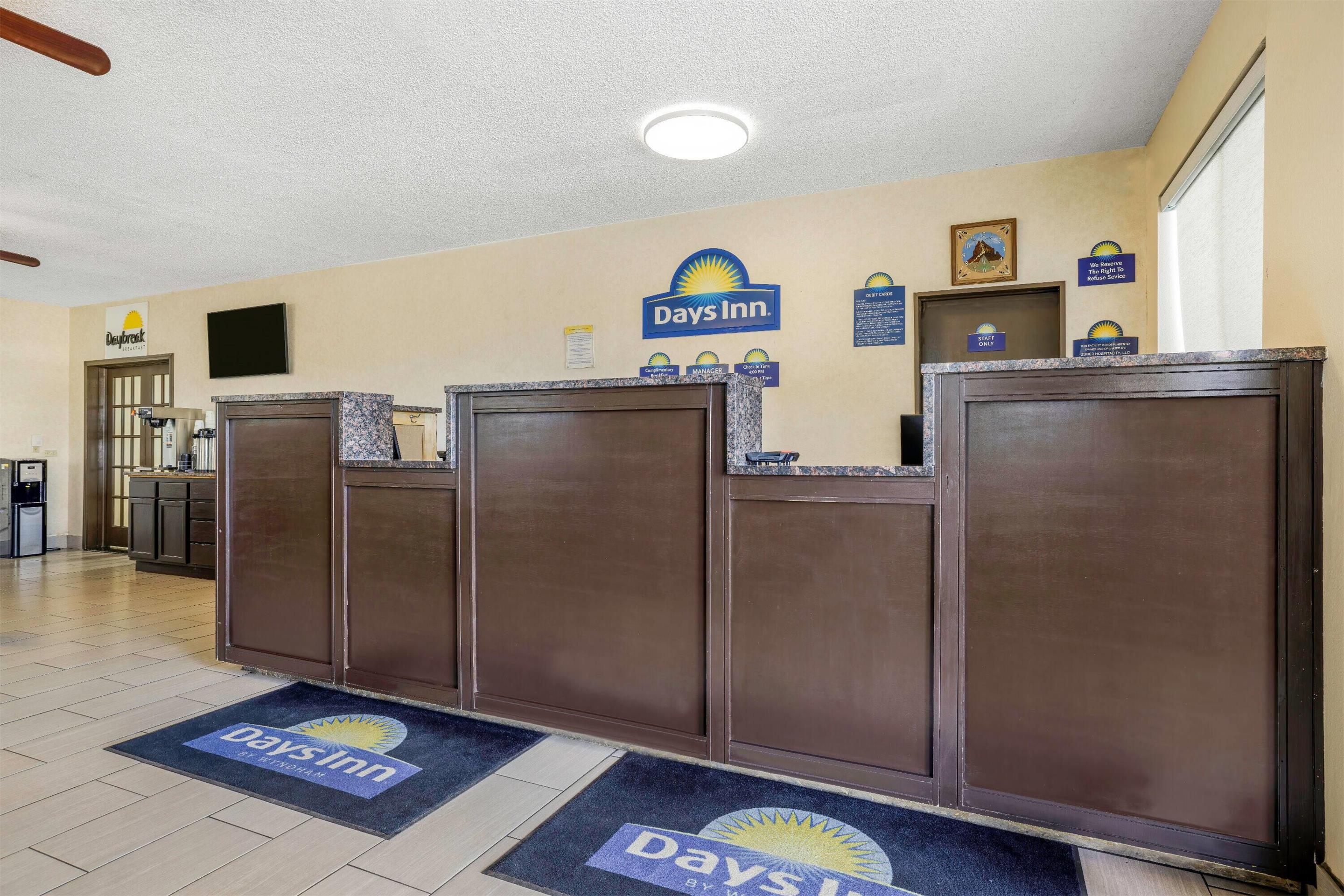 Reception | Days Inn by Wyndham Cortez