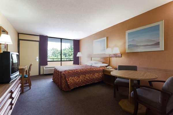 Suite - Days Inn South Raleigh