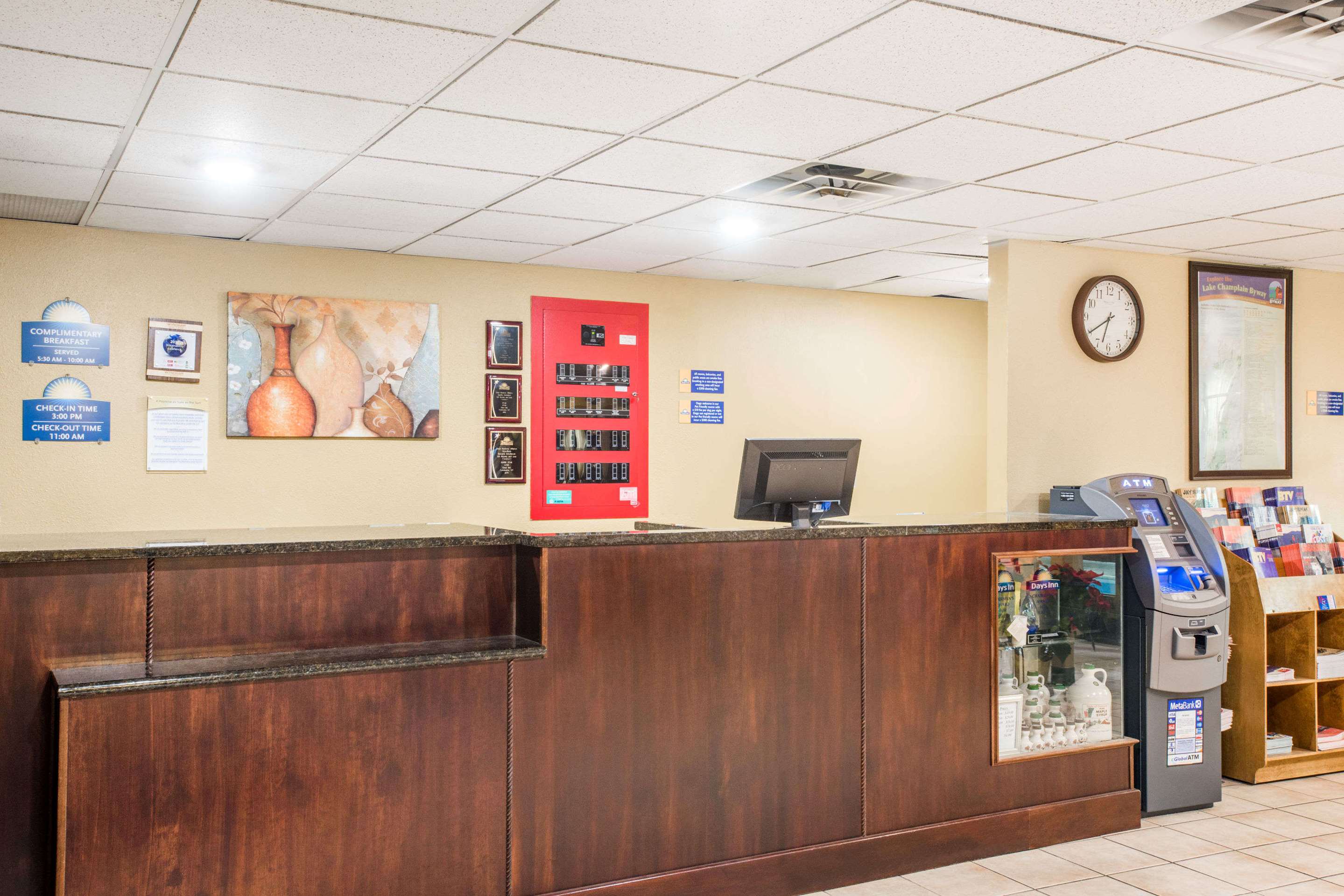 Lobby | Days Inn by Wyndham Colchester Burlington