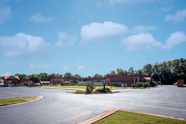 Exterior view - Days Inn Forsyth - I-75, Exit 187