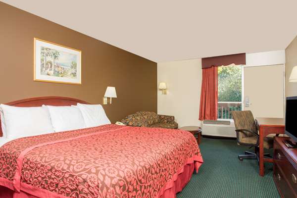 - Days Inn Forsyth - I-75, Exit 187