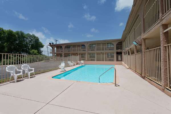 Pool - Days Inn Downtown West Trinity Lane Nashville - I-24 & I-65, Exit 87