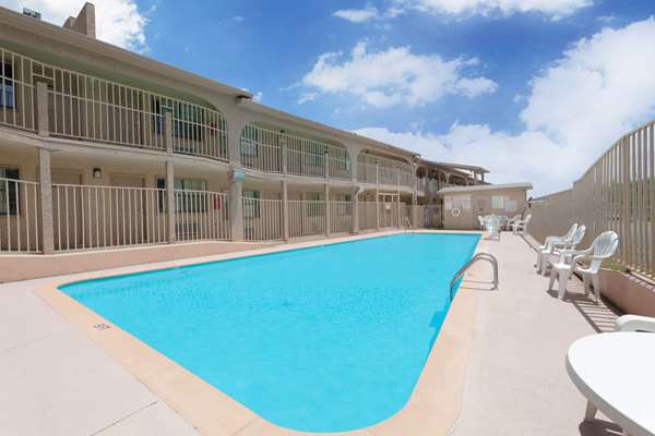 Pool - Days Inn Downtown West Trinity Lane Nashville - I-24 & I-65, Exit 87