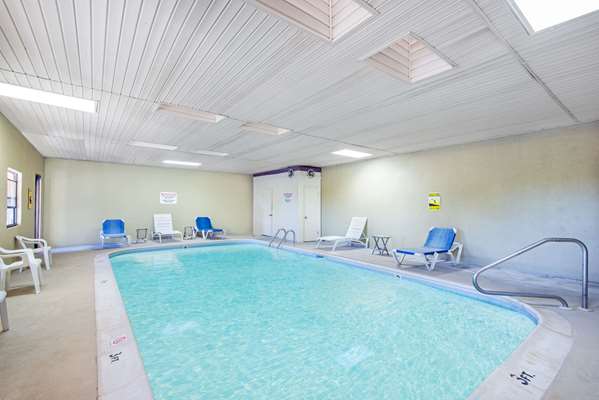 Pool - Days Inn Opelika - I-85, Exit 62