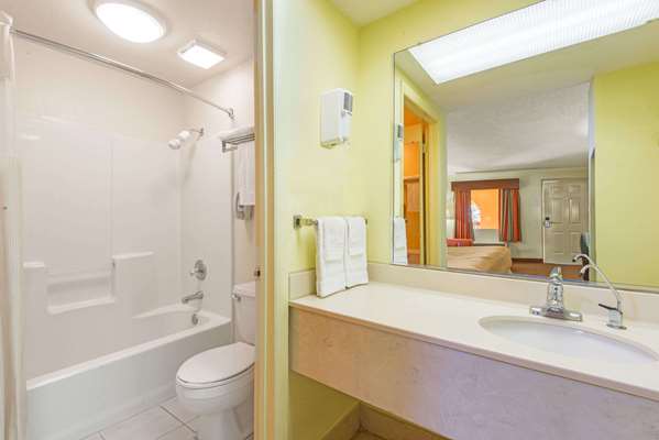  - Days Inn Opelika - I-85, Exit 62