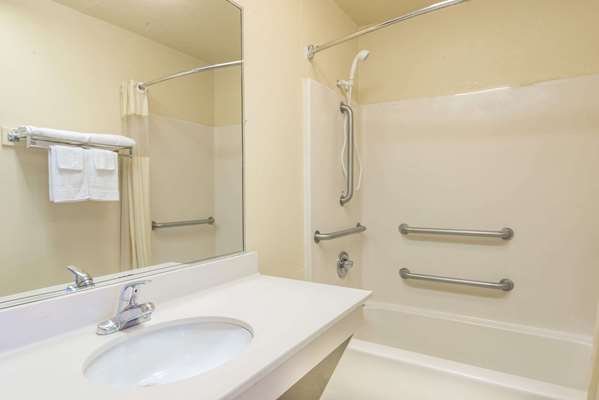  - Days Inn Opelika - I-85, Exit 62