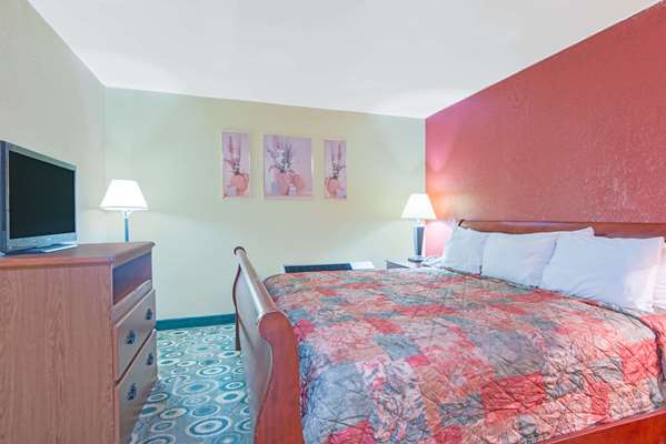 Suite - Days Inn Opelika - I-85, Exit 62