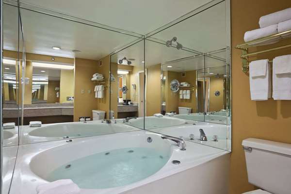 Suite - Days Inn East Nashville - I-40, Exit 219