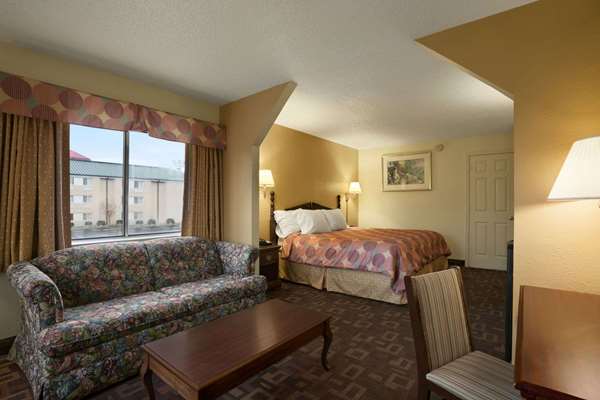 Suite - Days Inn East Nashville - I-40, Exit 219