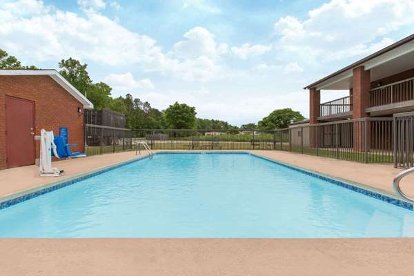 Pool - Days Inn Childersburg