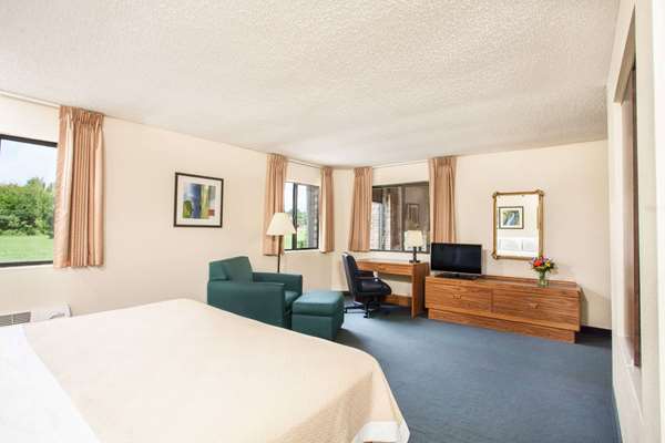 Suite - Days Inn Glasgow
