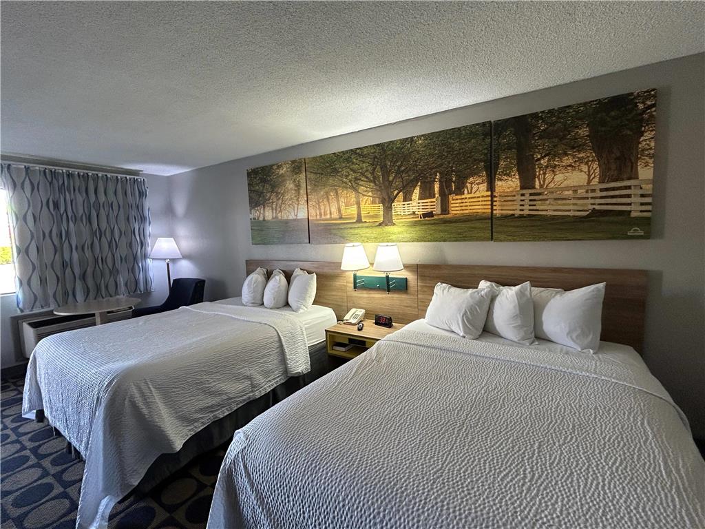 DAYS INN BY WYNDHAM, BYRON-guestroom-Guest Room,On-Site.jpg
