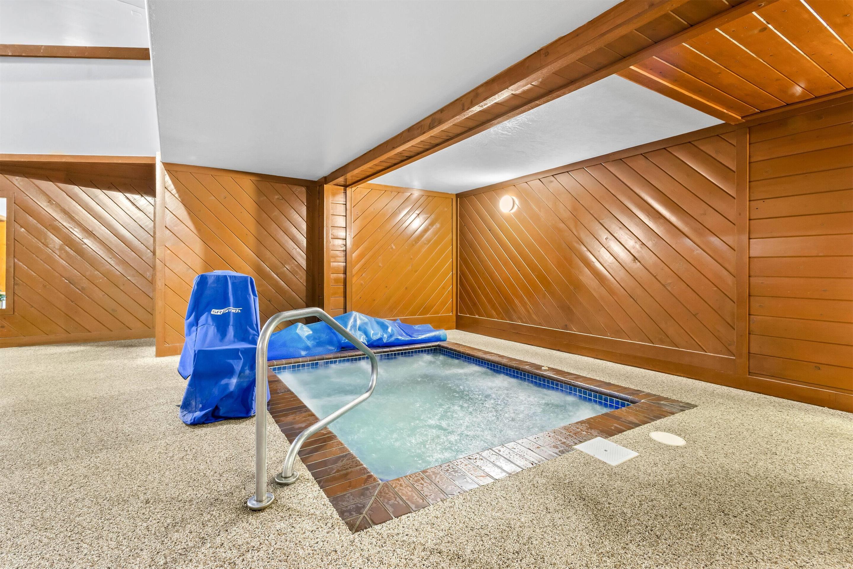 Pool | Days Inn by Wyndham Mitchell SD