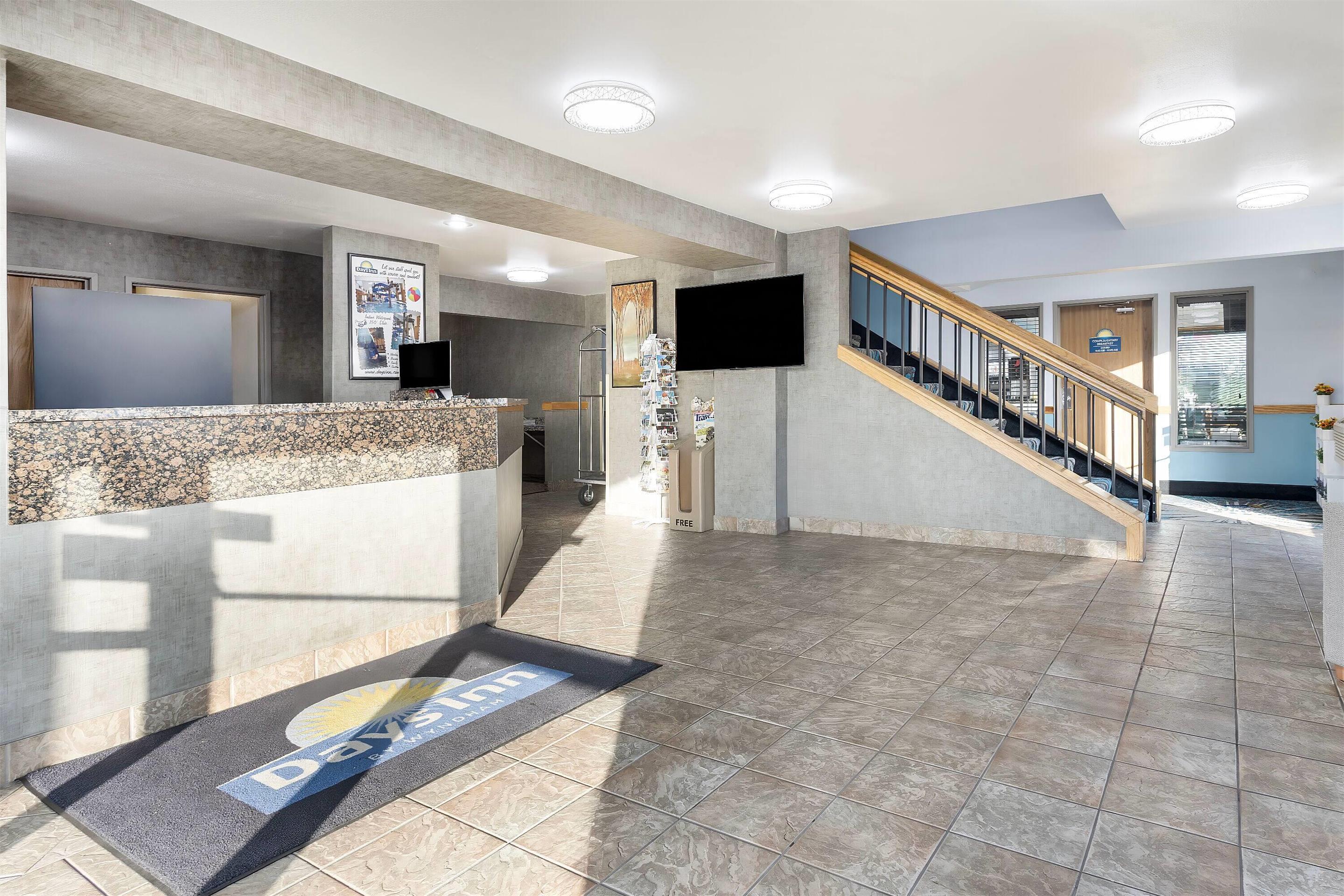 Lobby | Days Inn by Wyndham Mitchell SD