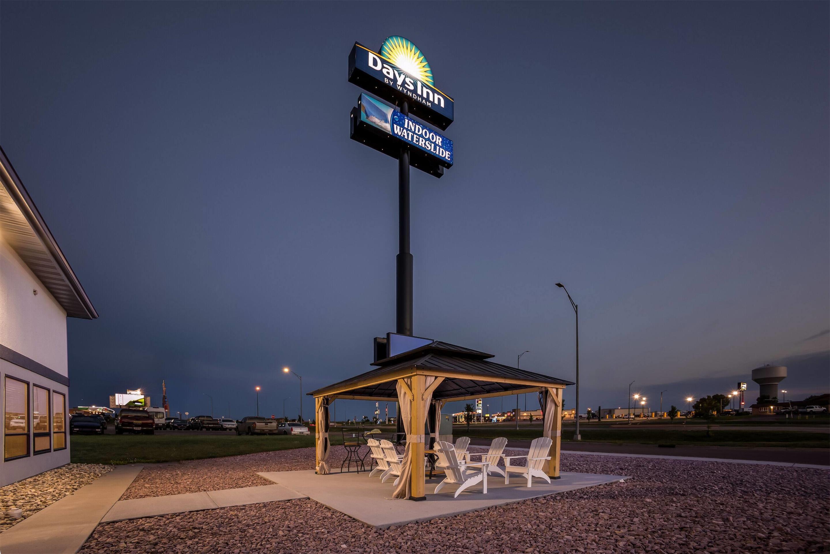 Exterior | Days Inn by Wyndham Mitchell SD