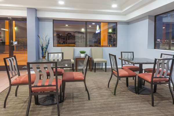  - Days Inn Clinton - I-20, Exit 36