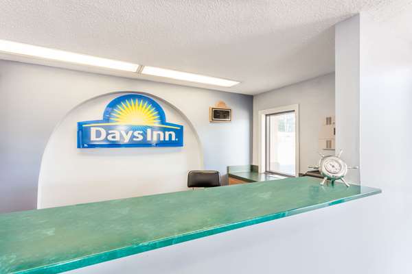  - Days Inn Clinton - I-20, Exit 36