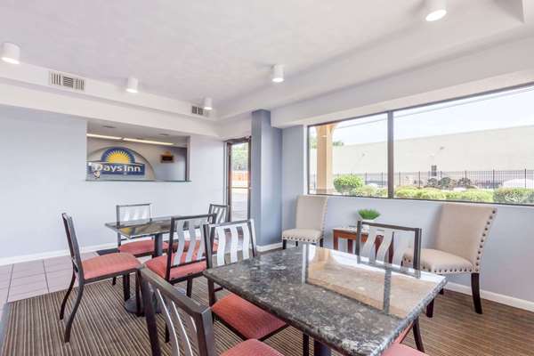  - Days Inn Clinton - I-20, Exit 36