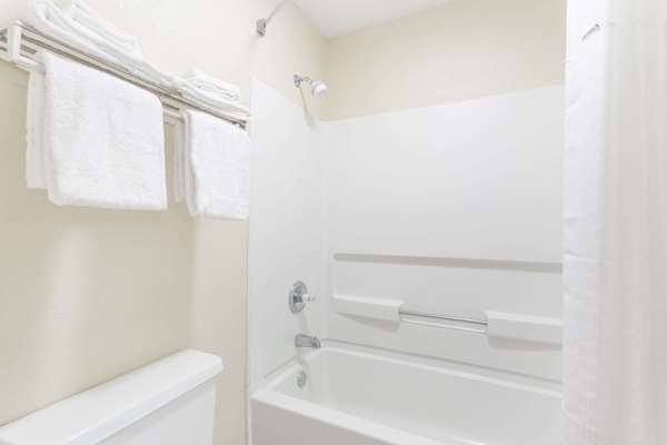  - Days Inn Clinton - I-20, Exit 36